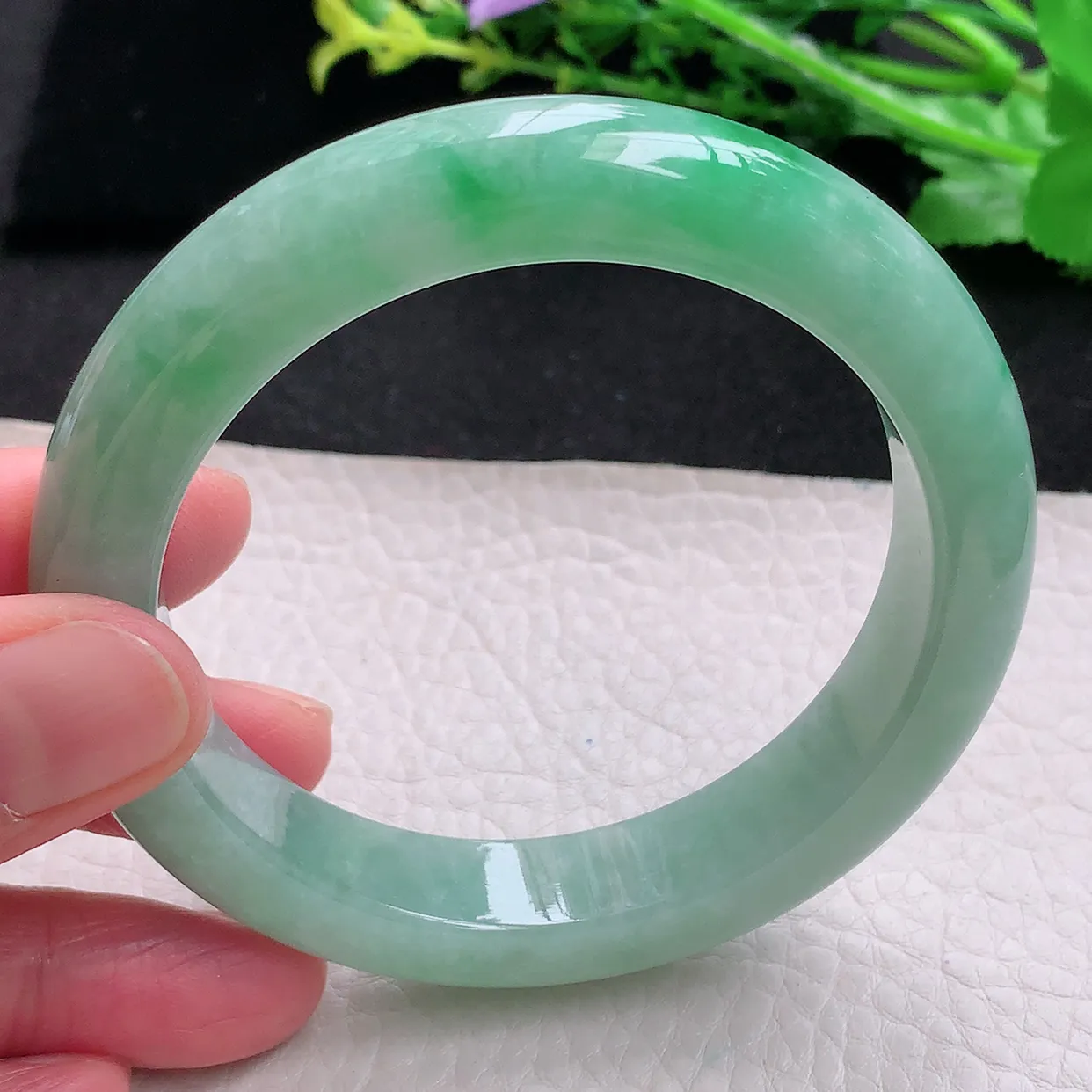 xc自然光59.5*12.8*9.6平安镯天然缅甸翡翠飘绿厚装正圈宽边玉镯子