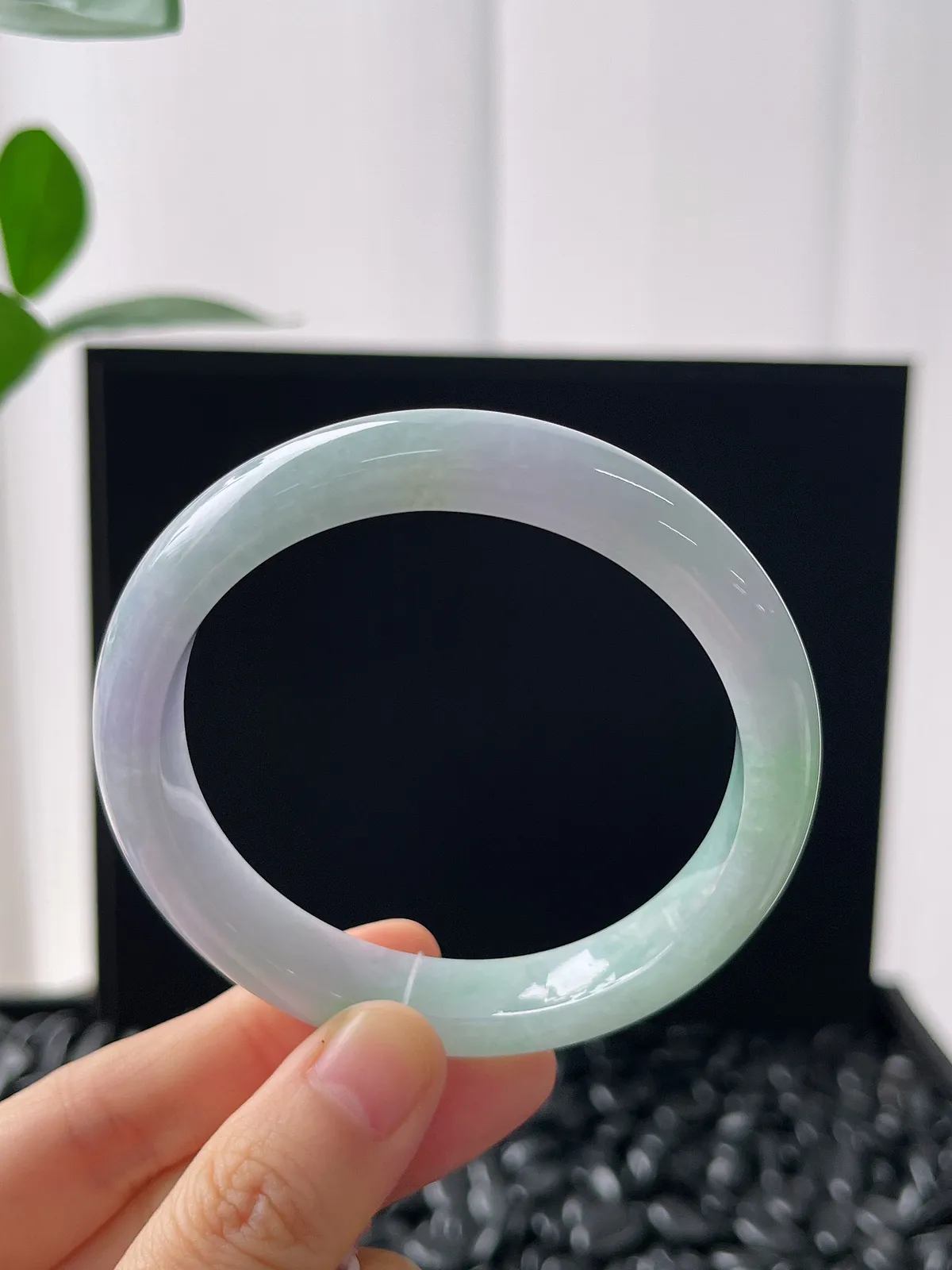 正圈56圈口，翡翠糯化种春带彩手镯