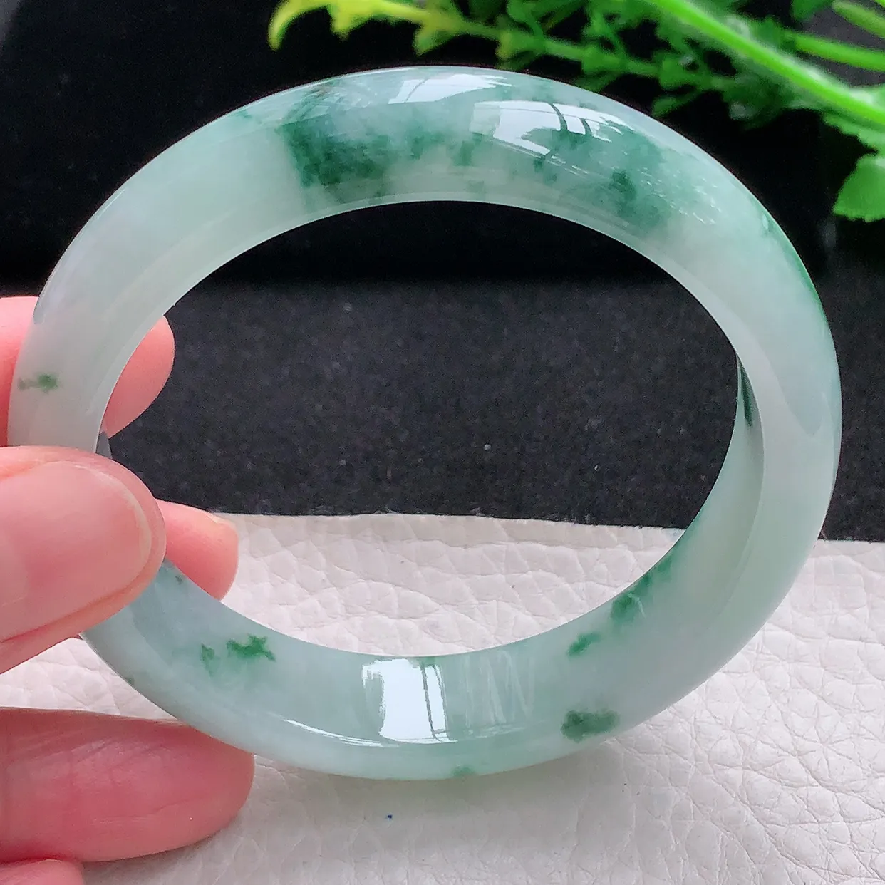 Nc自然光57*13.8*8平安镯 天然缅甸翡翠a 货冰飘花宽边玉镯子