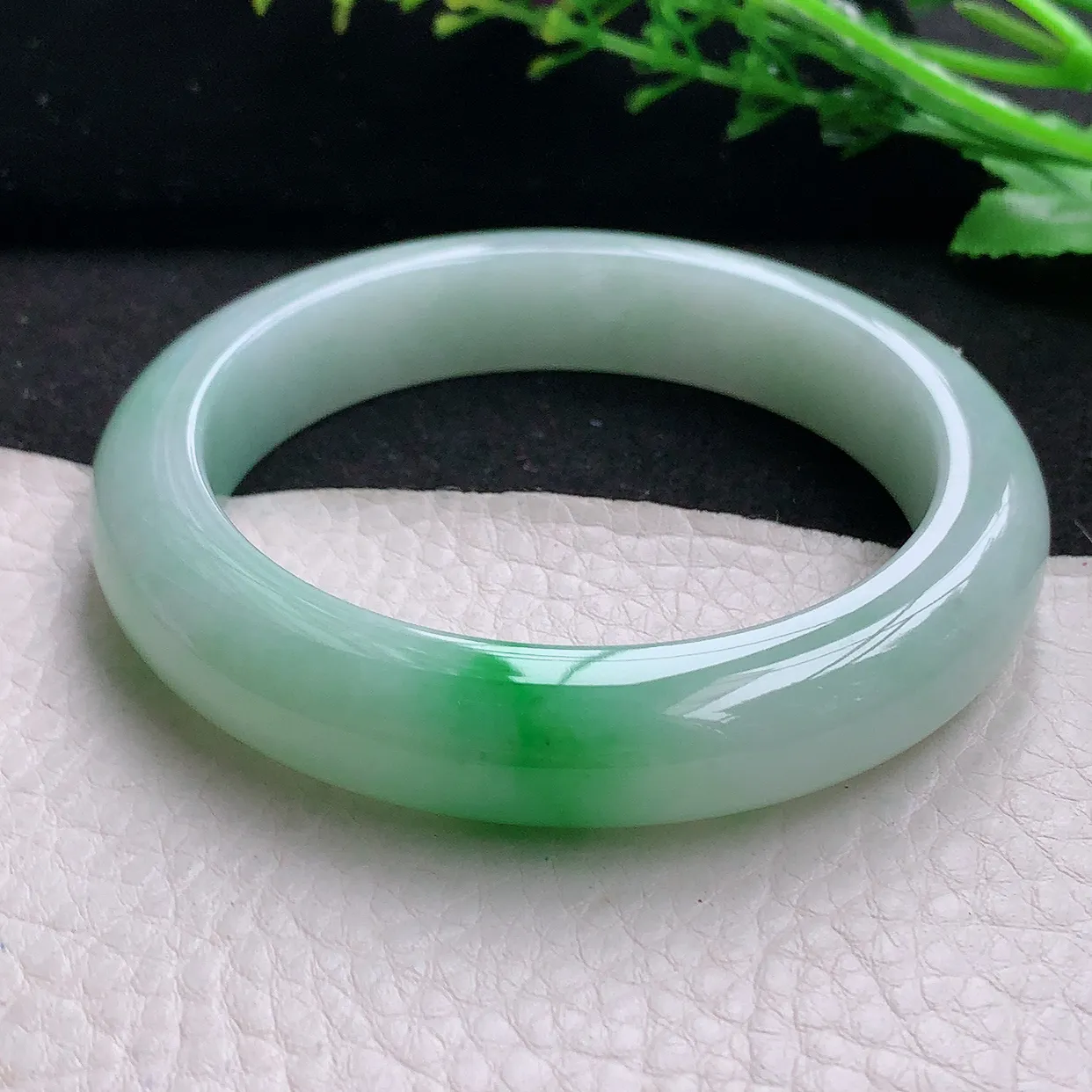 hy自然光58*12.6*9.3平安镯天然缅甸翡翠飘阳绿厚装正圈宽边玉镯子