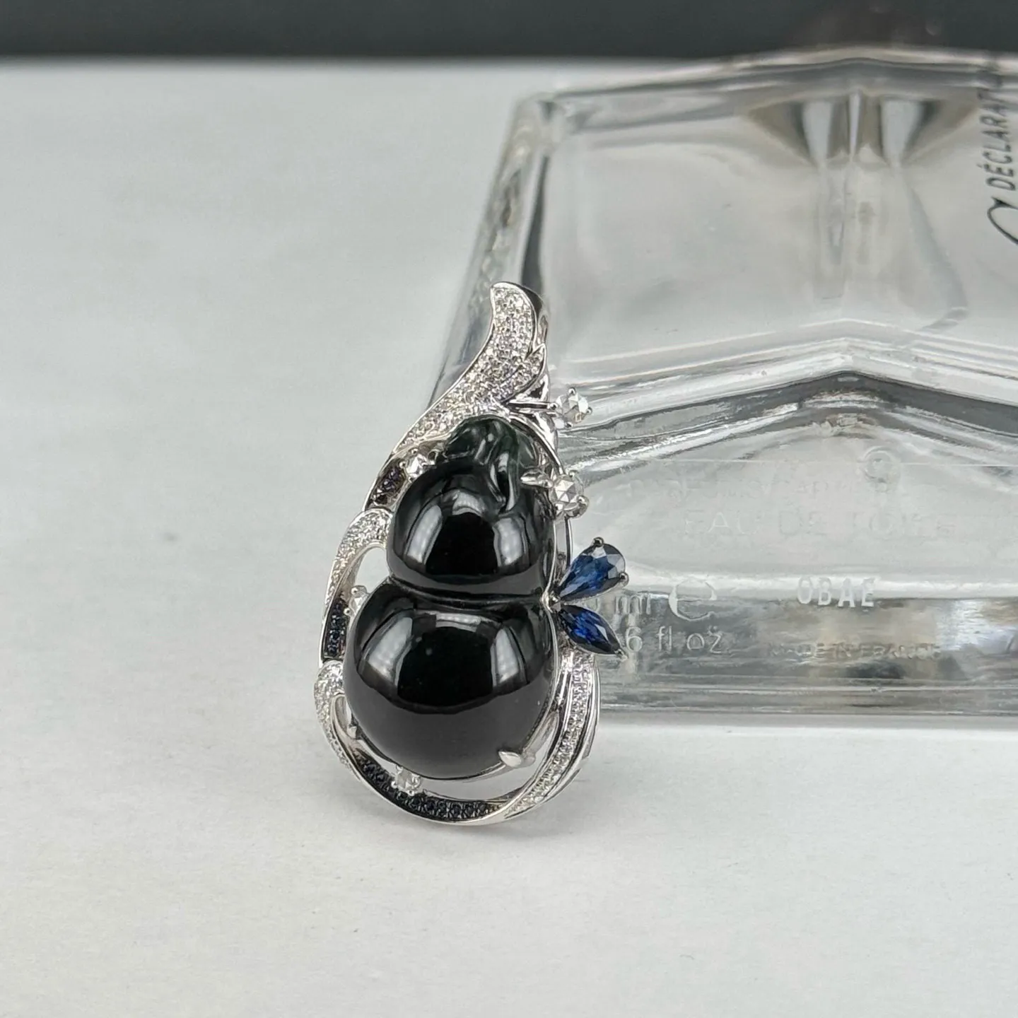 精品18k墨翠葫芦吊坠 种好色正 黑度极好 打灯通透 油性十足 尺寸35.5