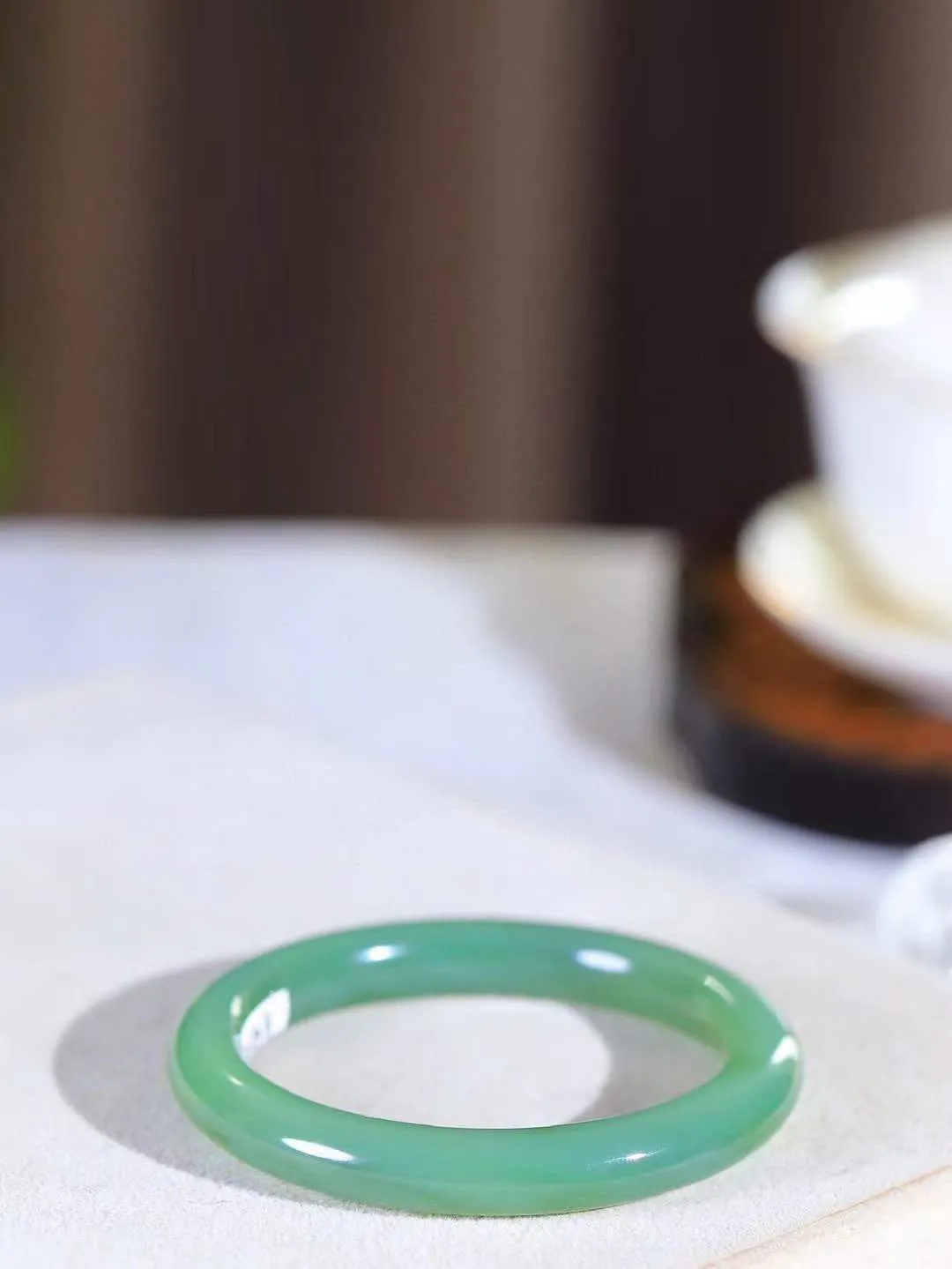 【碧波流转·手镯】

精品️和田玉碧玉手镯，玉质细腻温润，手感舒适，️线条流畅，简约大气，美