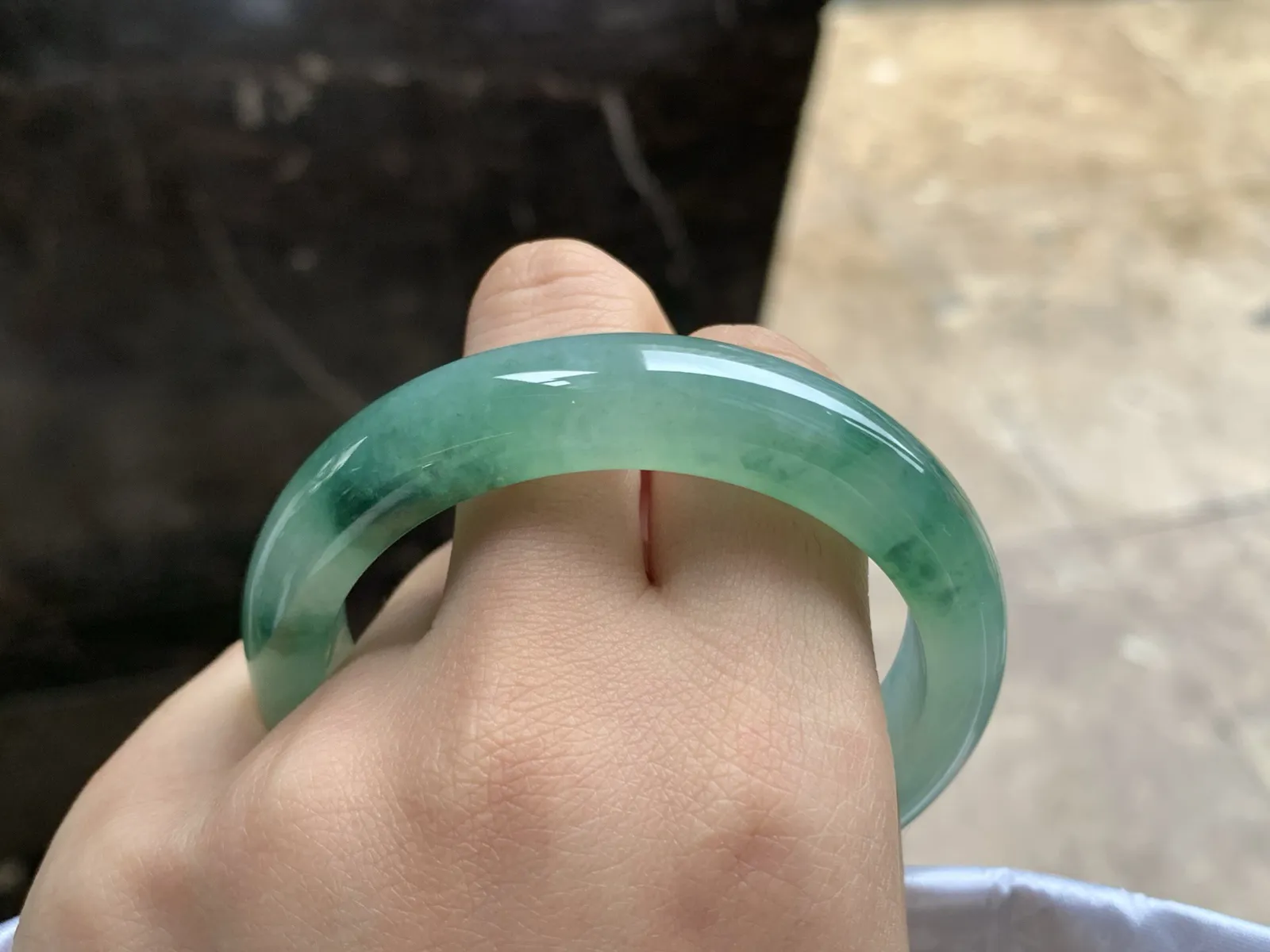 54-12.4–8.1

飘花手镯^_^玉质温润