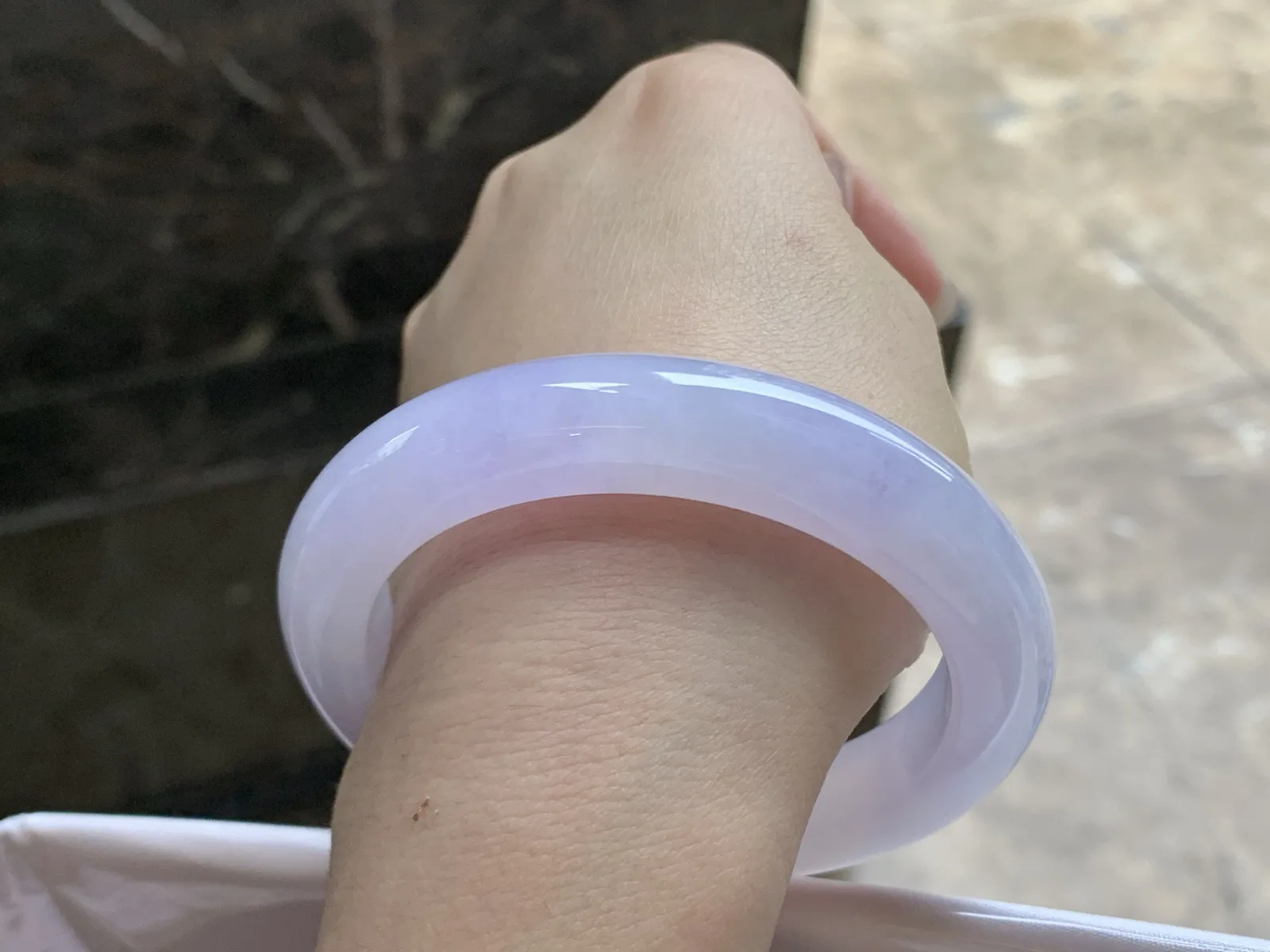 55.5-11.5-9.8

紫罗兰手镯^_^玉质温润