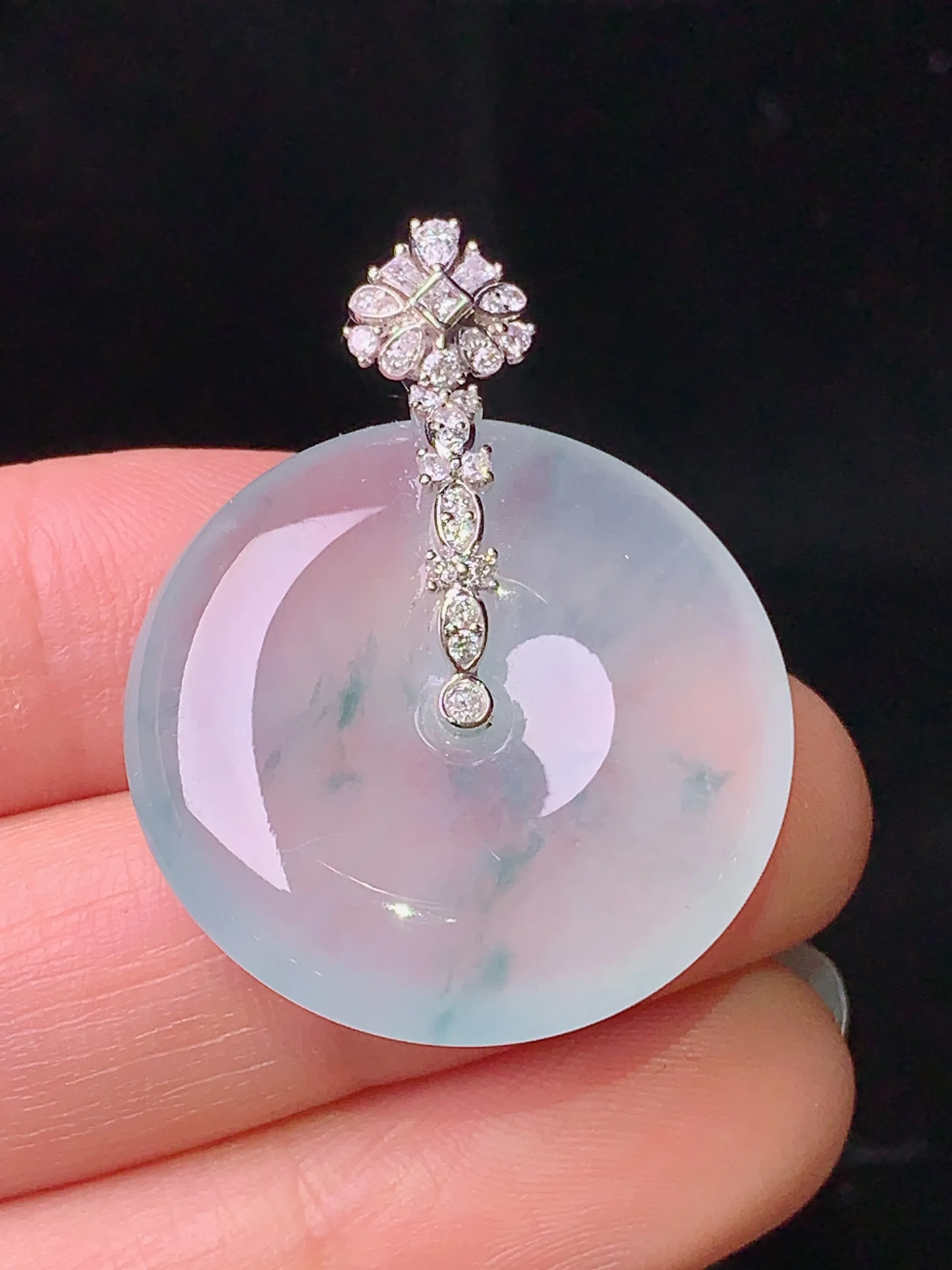 18k金钻镶嵌冰种平安扣吊坠 玉质细腻 色泽清新艳丽 整体尺寸34.5*26.5*5.6