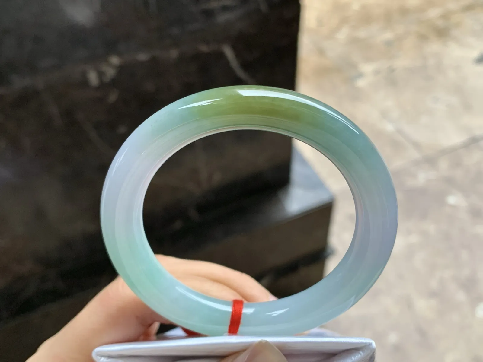 55.5-10.4

黄翡圆条手镯^_^黄加绿 鲜艳 玉质温润