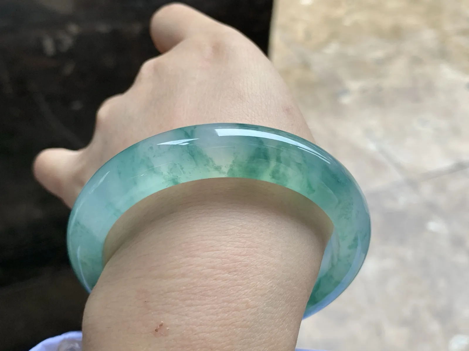 58-12.8-8.9

冰种飘花手镯^_^种水足 飘花灵韵