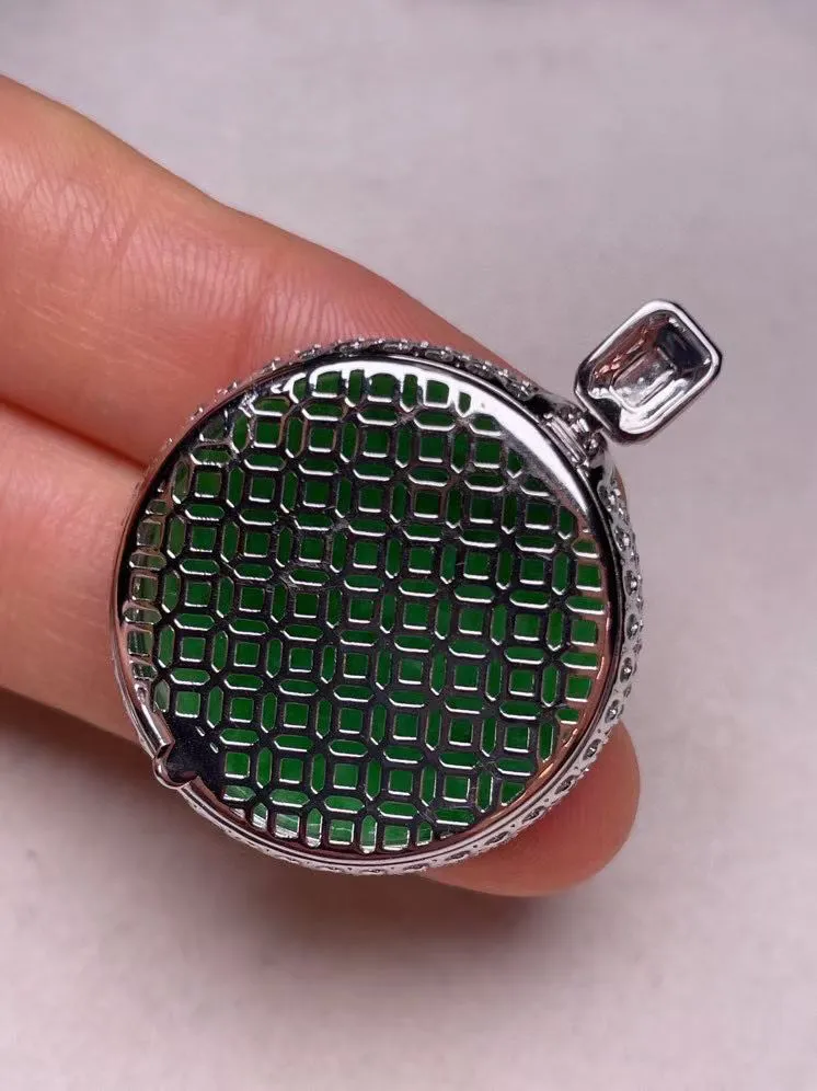 冰种阳绿平安扣吊坠、真金真钻镶嵌，种水好，玉质细腻 .裸石尺寸 25.0