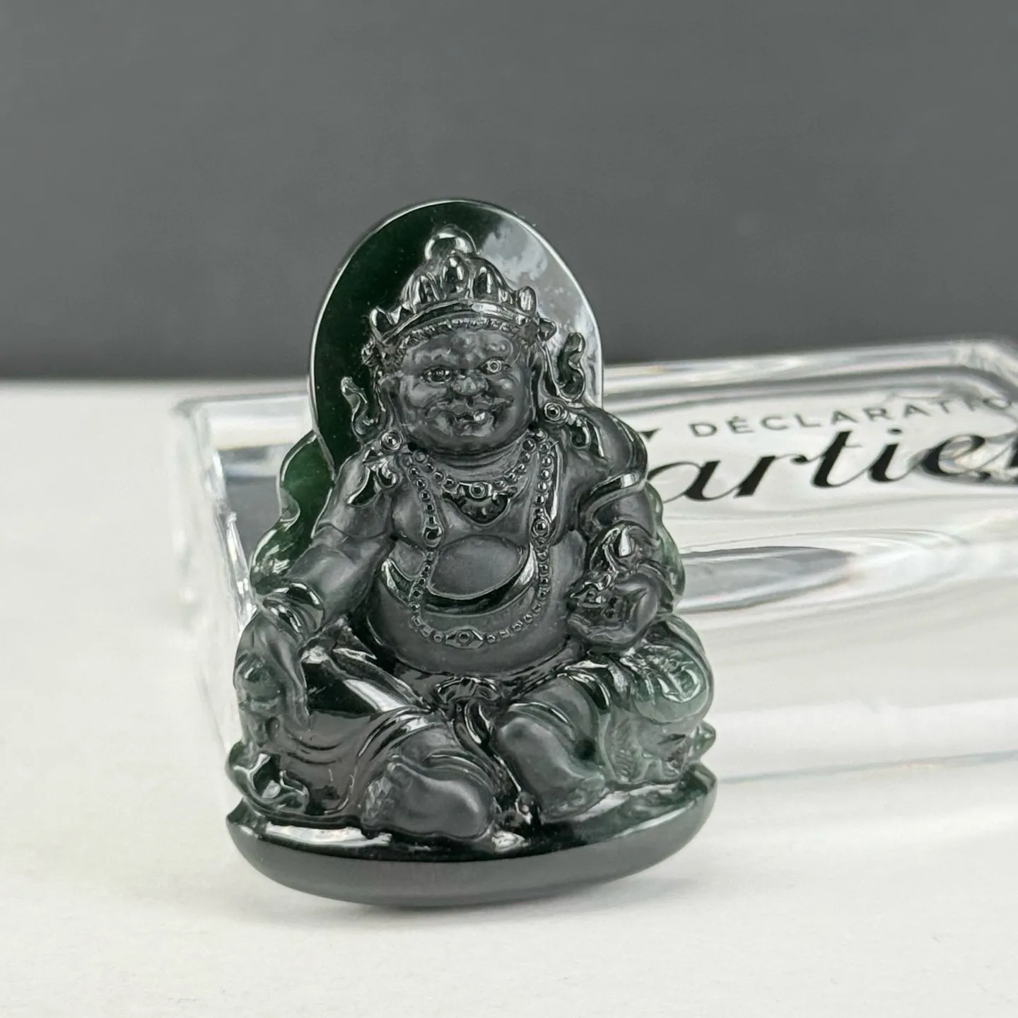 精品墨翠黄财神 种好色正 黑度极好 打灯通透 油性十足 尺寸48.2