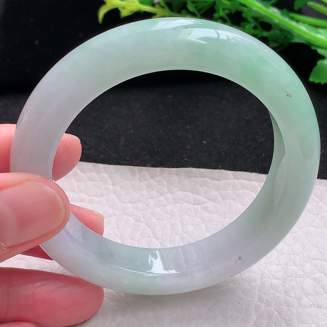 hy自然光54*12.3*9.3平安镯天然缅甸翡翠半山水浅绿正圈宽边玉镯子