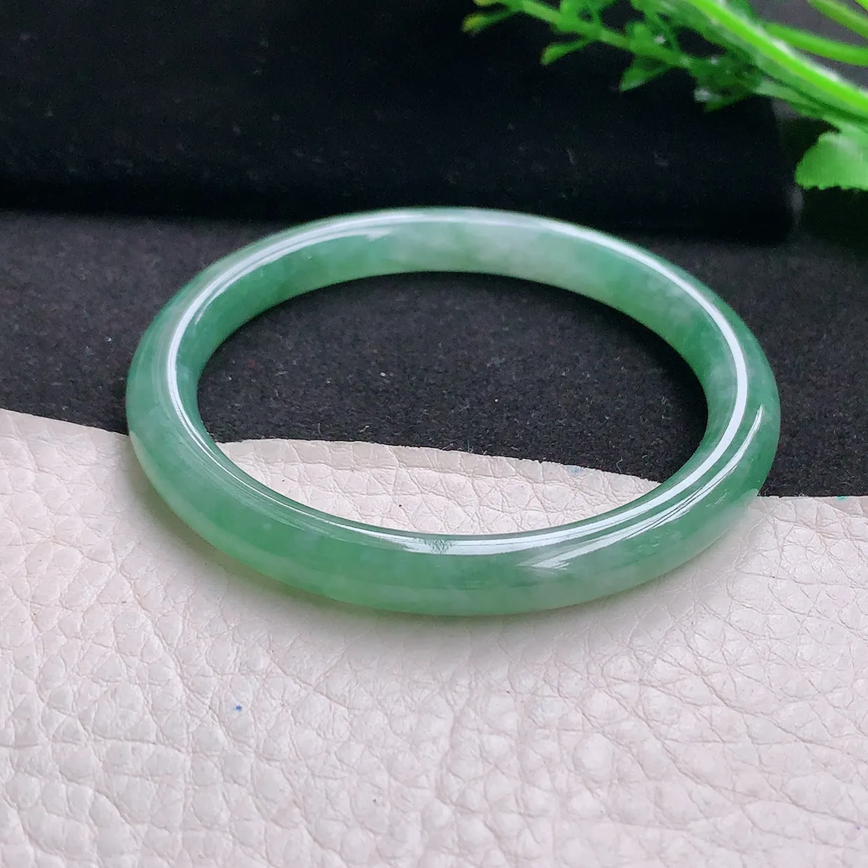 xh小圈口53*7叮当镯 天然缅甸翡翠a货手镯冰飘花秀气圆条玉镯子