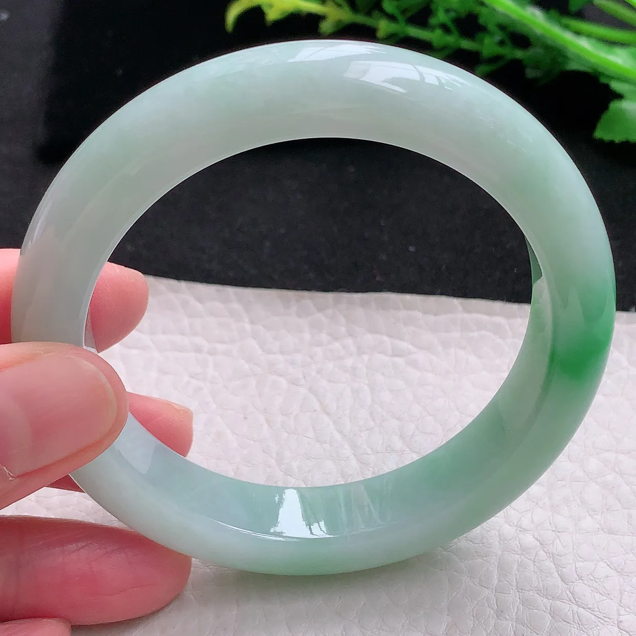 hy自然光58*12.6*9.3平安镯天然缅甸翡翠飘阳绿厚装正圈宽边玉镯子