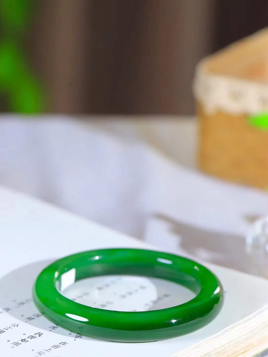 【柔情素语·手镯】

收藏传家级臻品️和田玉碧玉手镯，玉质细腻温润，手感舒适，️线条流畅，简