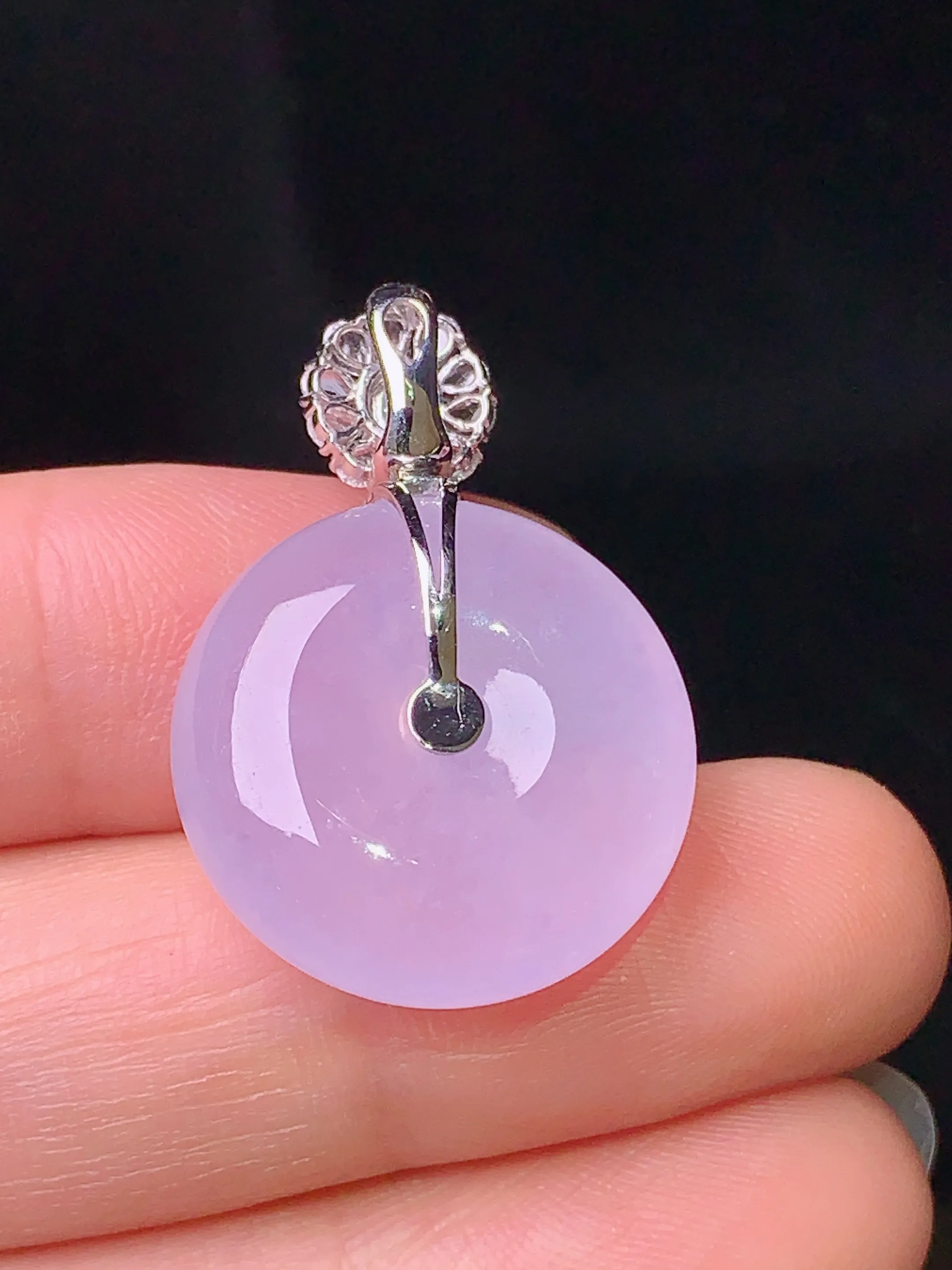 18k金钻镶嵌冰种平安扣吊坠 玉质细腻 色泽清新艳丽 整体尺寸29.5*19.8*7.8