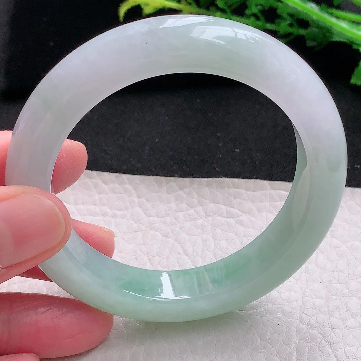 hy自然光54*12.3*9.3平安镯天然缅甸翡翠半山水浅绿正圈宽边玉镯子