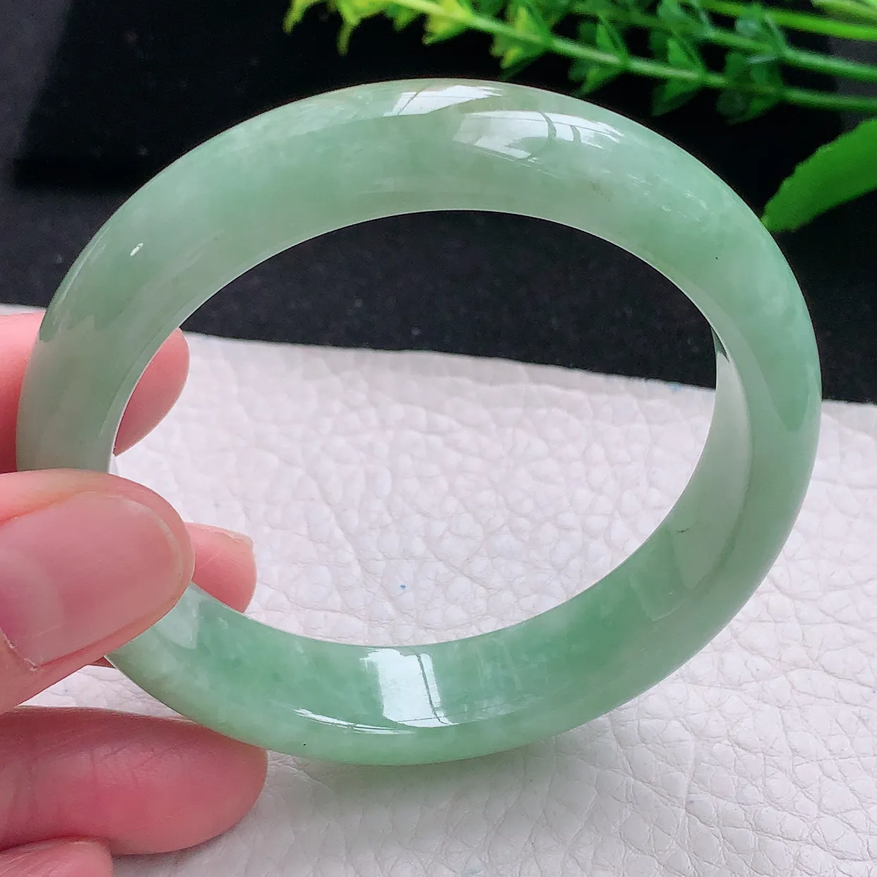 n自然光56*13.5*7.7平安镯 天然缅甸翡翠a 货黄加绿宽边玉镯子 玉手环