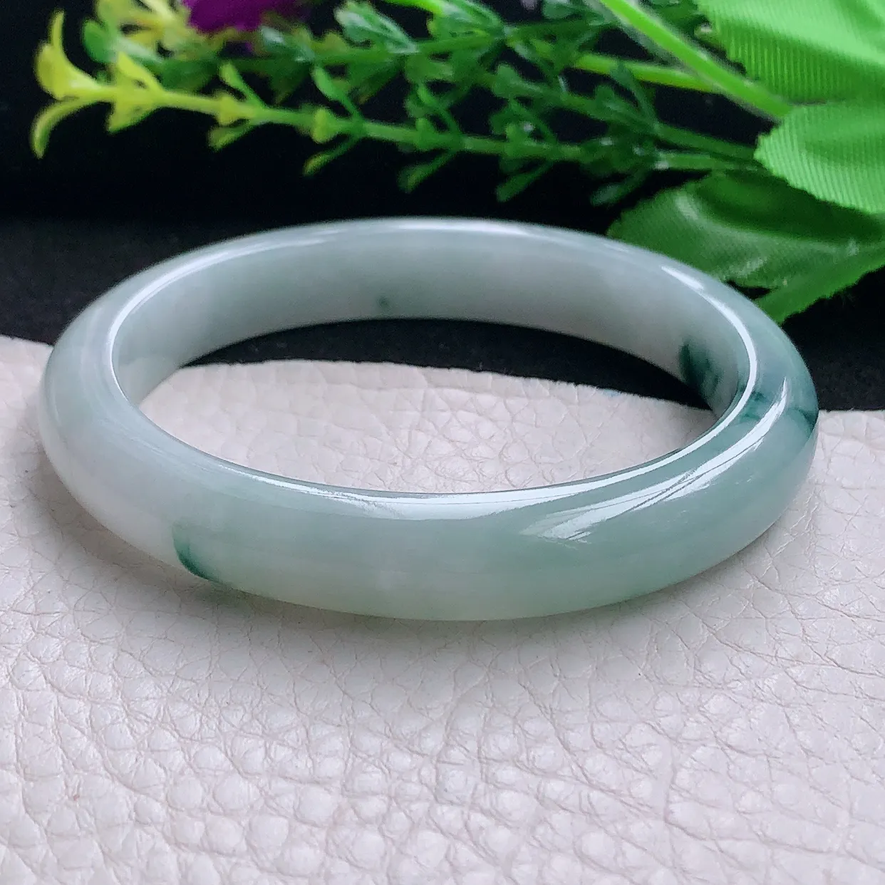 pj自然光54.5*48.6*10*7.5贵妃镯 天然缅甸翡翠a 货冰飘花蛋形宽边玉镯子 玉手环