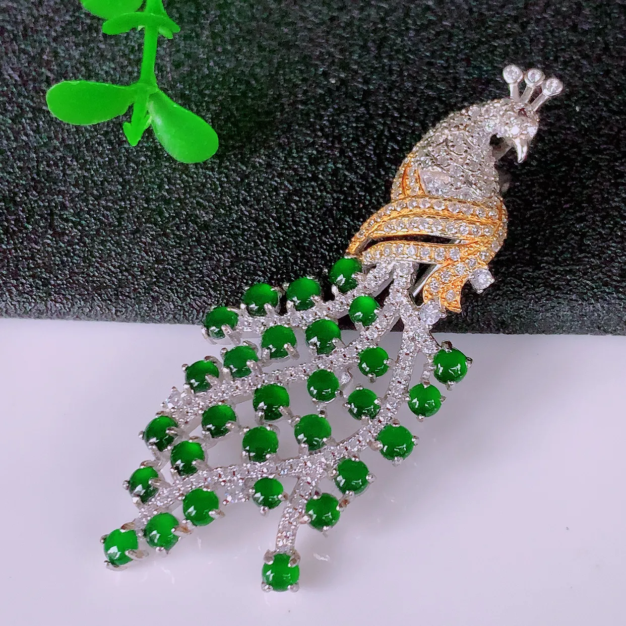 冰透满绿翡翠925银镶嵌凤凰胸针，自然光实拍，翠色灵动，颜色漂亮，种老水足，品相佳，佩戴佳品！#98.2整体55.5*22*9.5裸石2.6*2.6