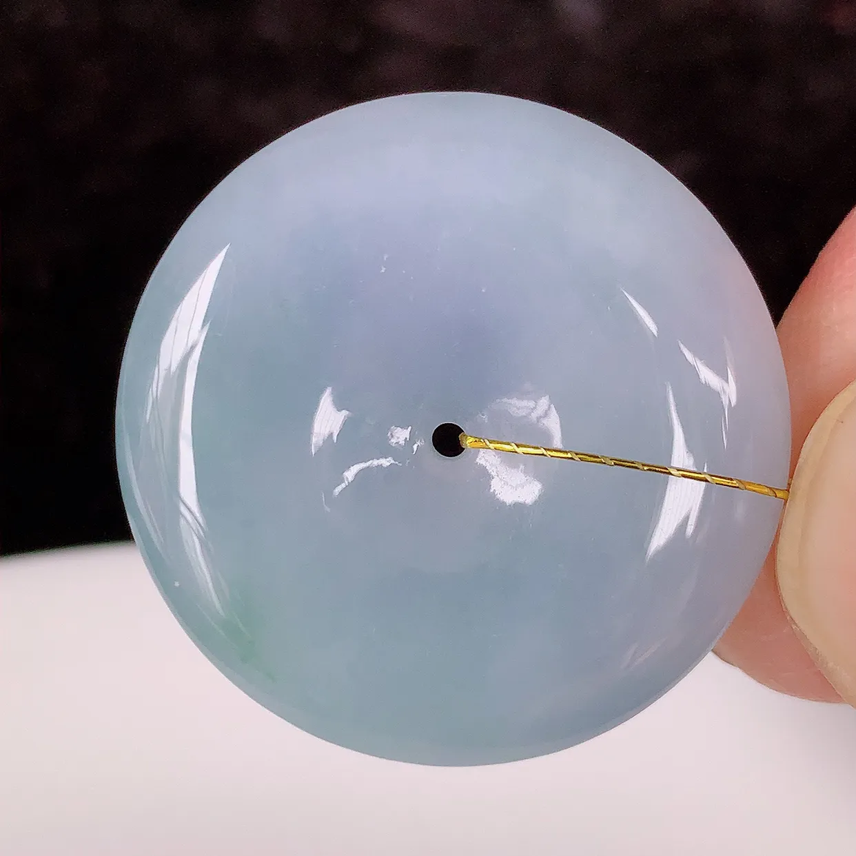 自然光实拍，冰润紫罗兰飘花翡翠平安扣吊坠，玉扣，平安是福；很美的料子，平安扣佩戴优雅迷人！#35.2