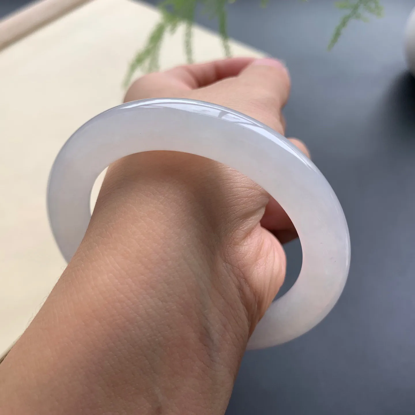 圈口冰圆条手镯 尺寸：52.8-10.5-10，水润起胶，条形饱满