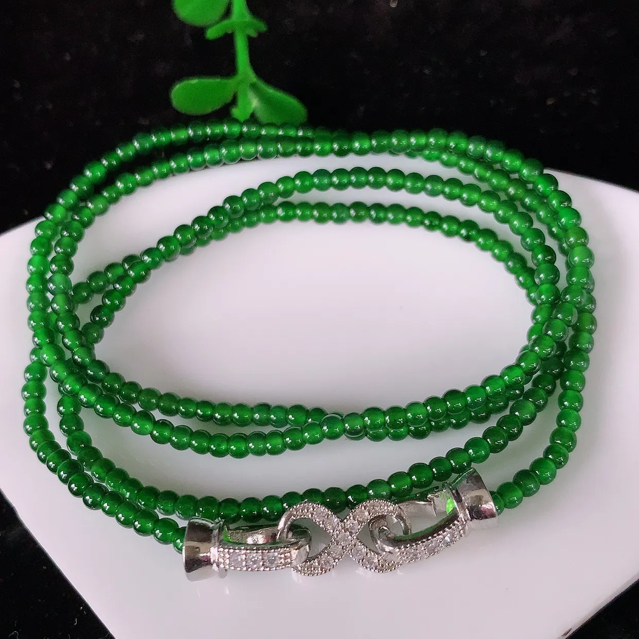 自然光实拍，冰种满绿圆珠项链  翡翠项链 （装饰扣）玉质细腻  冰清玉润  颜色漂亮  #81.2取一尺寸2.5mm