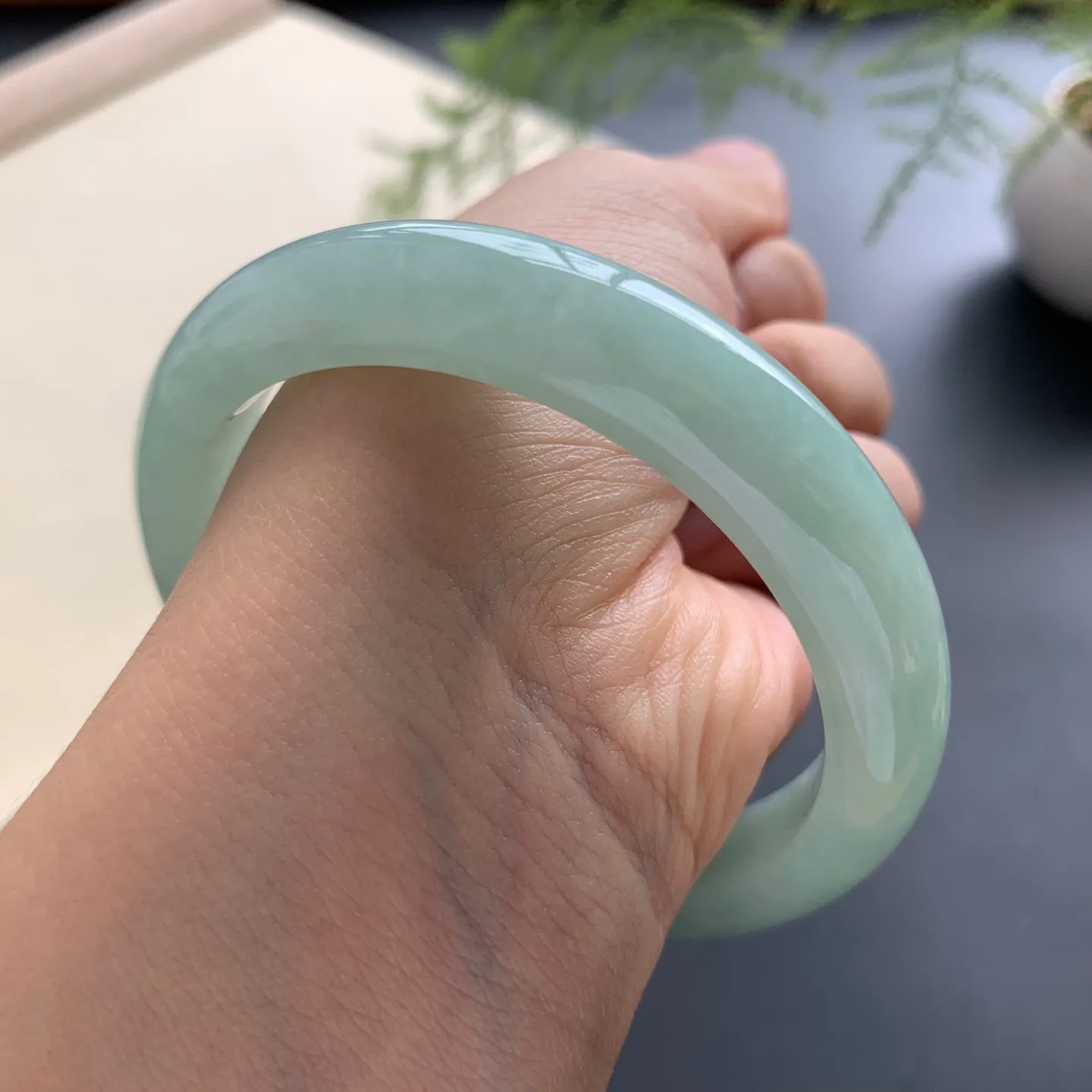 57圈口油绿正圈手镯 尺寸：57-11.3-8.6，无纹裂，细腻光滑，色泽均匀