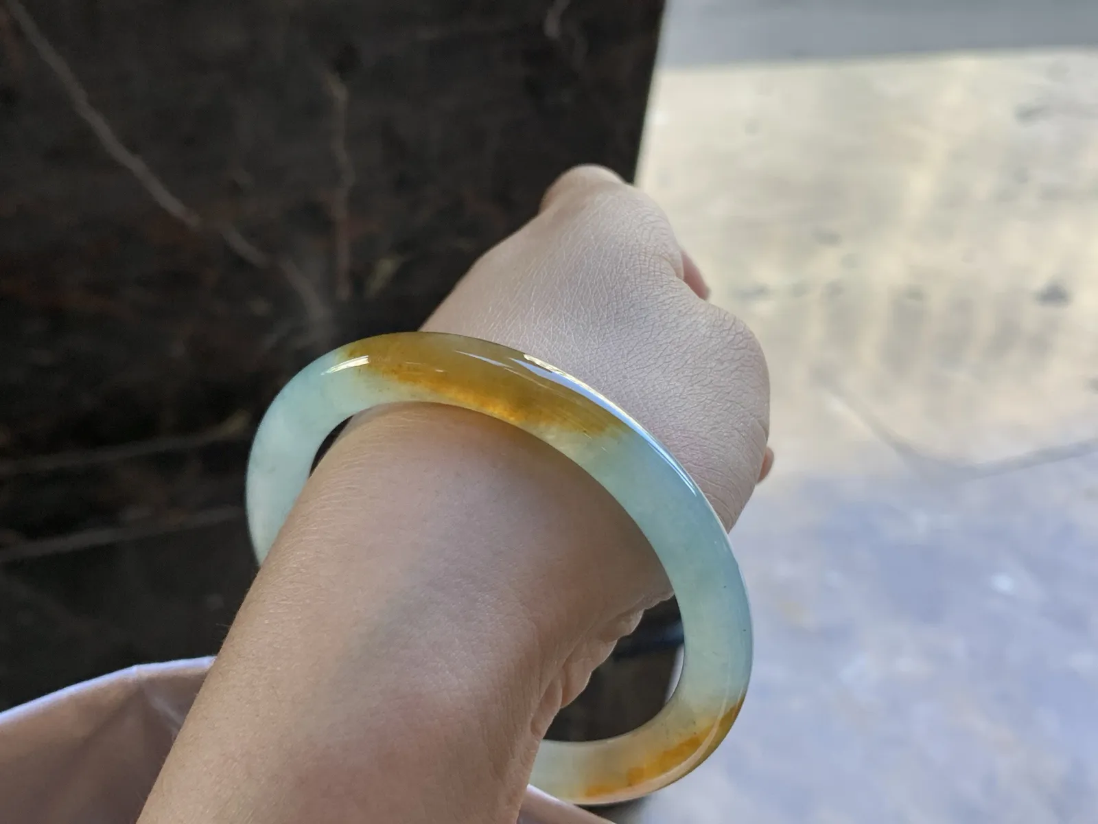 56-8.2

冰黄翡圆条手镯^_^