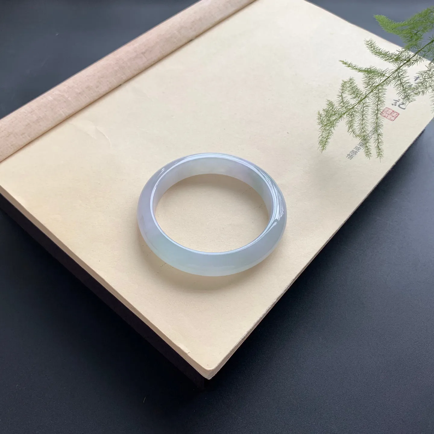 56.8圈口冰种正圈手镯 尺寸：56.8-12-8.6，无纹裂，水润起胶，细腻光滑