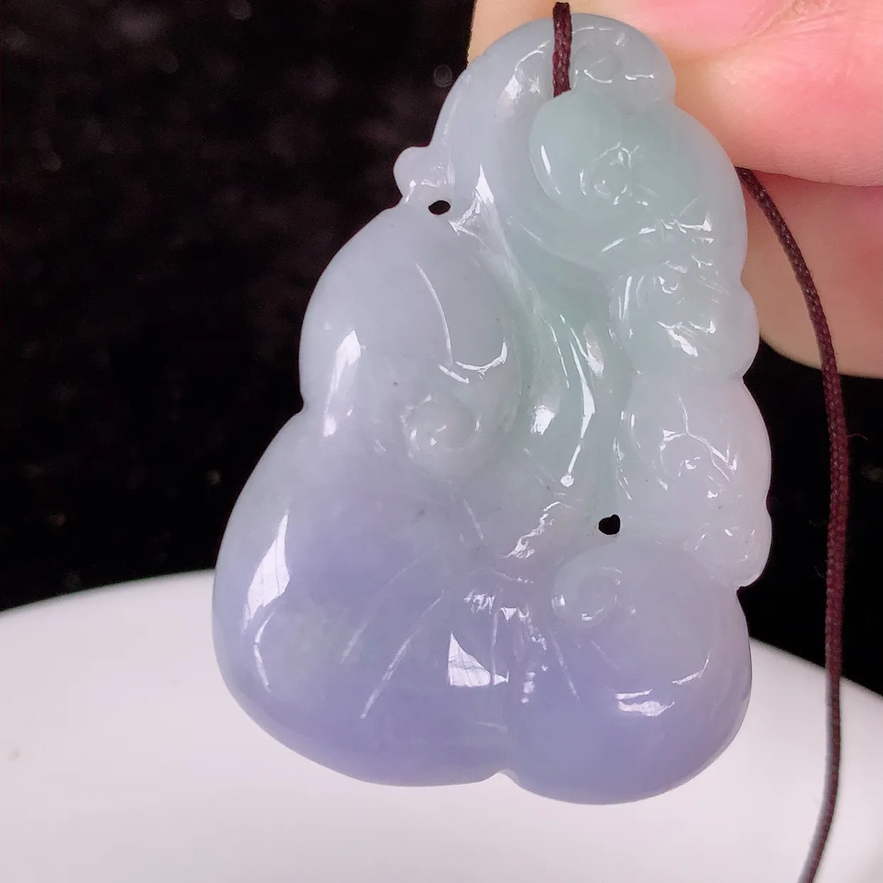 自然光实拍，冰润紫罗兰翡翠万事如意吊坠，种老水足，雕工精湛 ，寓意美好，佩戴时尚出众！#1.2