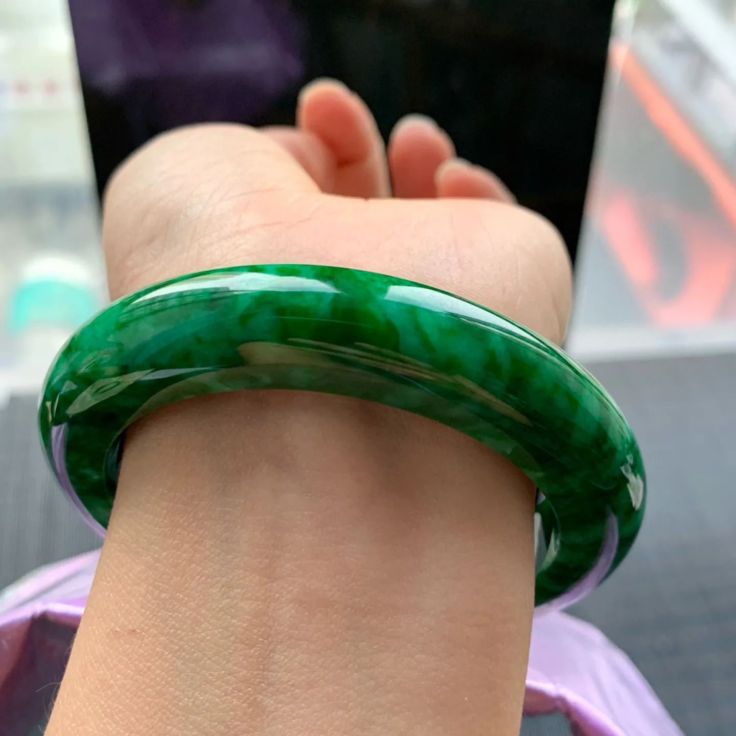 正圈满绿 无瑕 尺寸:56.3/12.6/10.4 满色