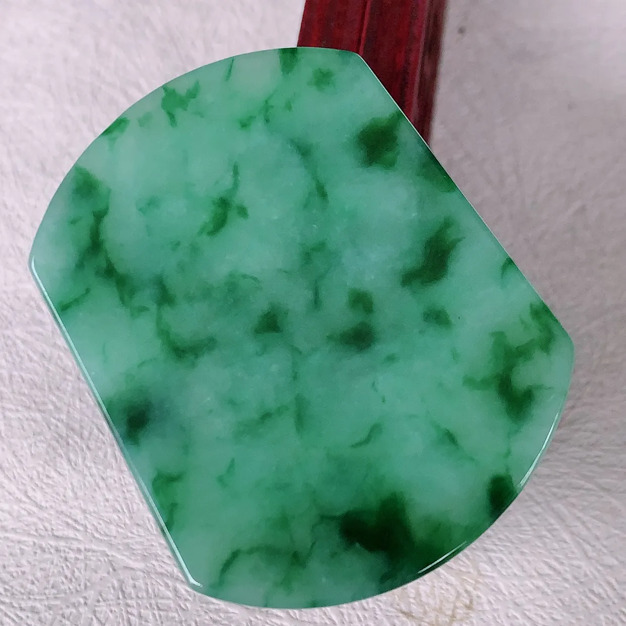 自然光实拍，水润飘花翡平安无事牌吊坠，翡翠无事牌，平平安安，无事牌翠色灵动，佩戴平安时尚！#46.2