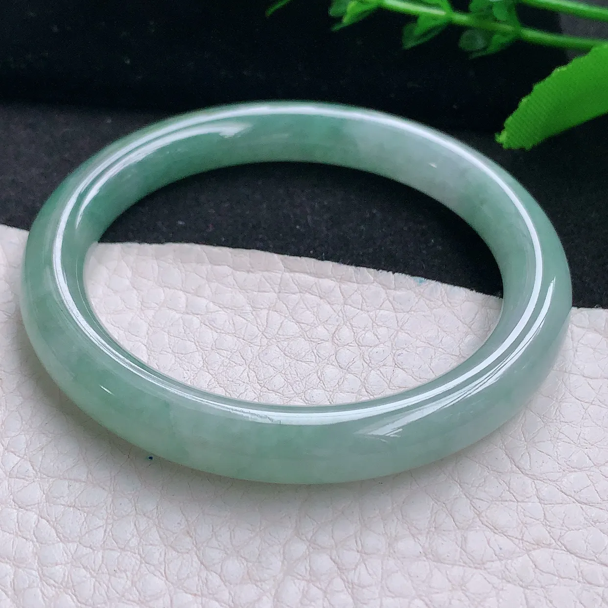 n小圈口53*8.5*8.3叮当镯 天然缅甸翡翠a 货冰润圆条玉镯子 玉手环