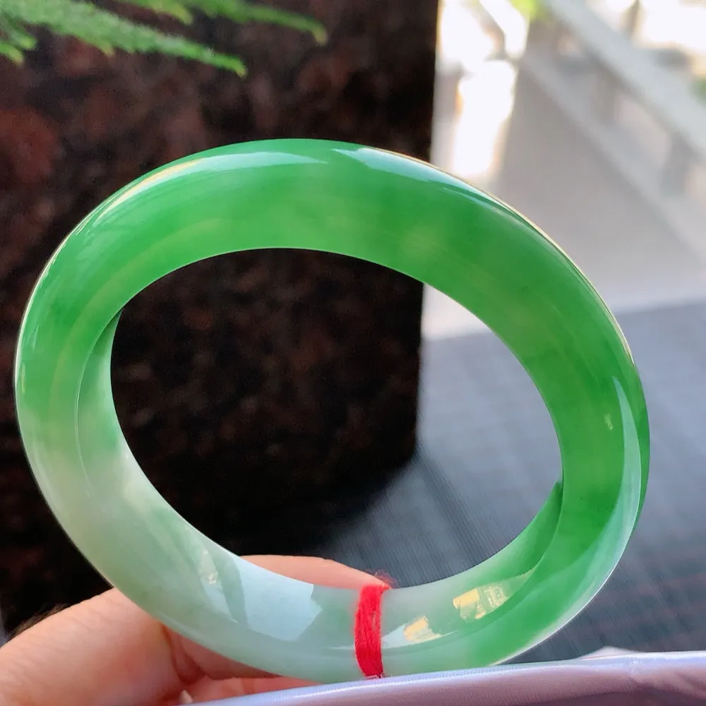 正圈一大圈阳绿 无瑕 尺寸:56.4/12.2/9.4 色好