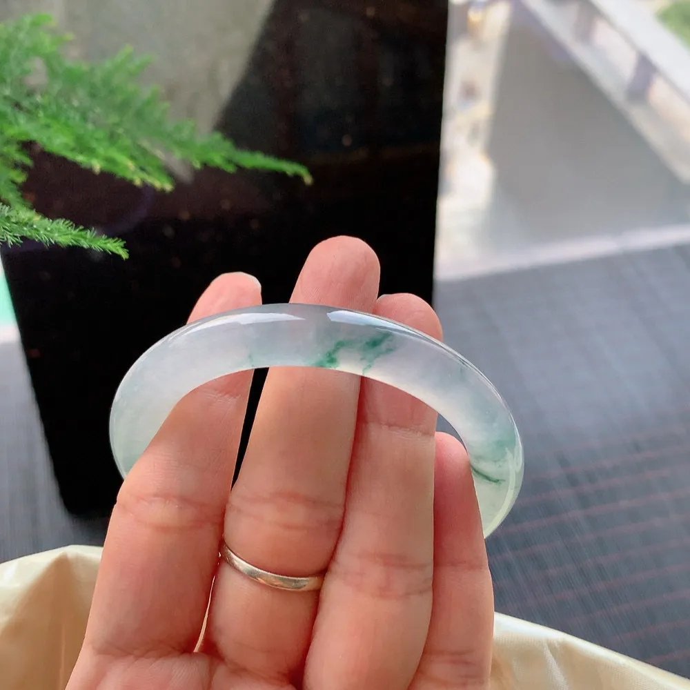 圆条冰玻飘花 无瑕 尺寸:52.6/9.3 花美 种水好️️