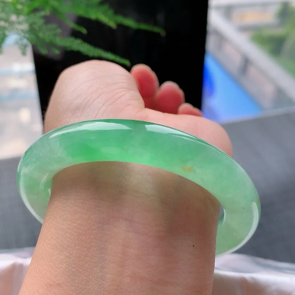 圆条高冰阳绿 无瑕 尺寸:56.7/11.3 种色俱佳