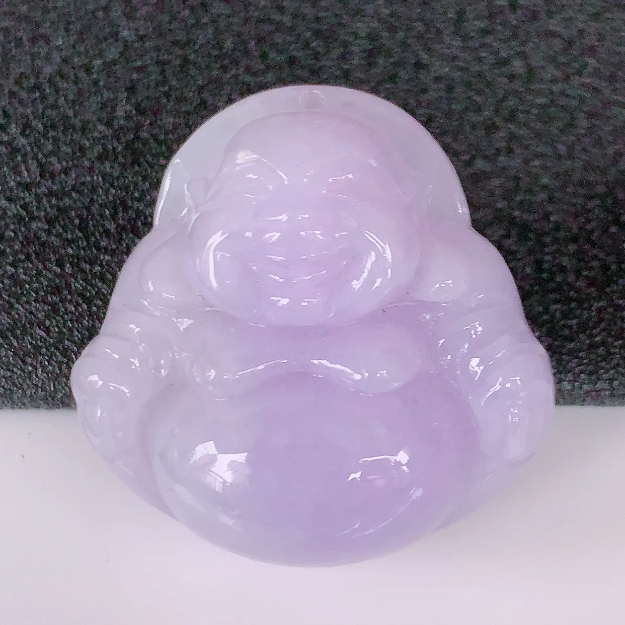 自然光实拍，冰润紫罗兰翡翠佛公吊坠，玉笑佛，饱满，开脸喜庆，配戴优雅迷人！#75.2