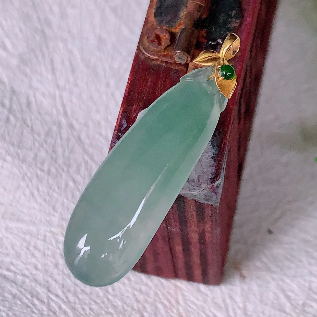 18K金镶嵌冰种福瓜翡翠吊坠，呱呱来财，饱满，福气满满的美好寓意！#12.2