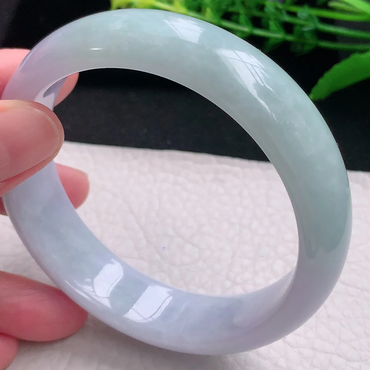 js自然光59*14.8*8平安镯 天然缅甸翡翠a 货春带彩水润宽边玉镯子