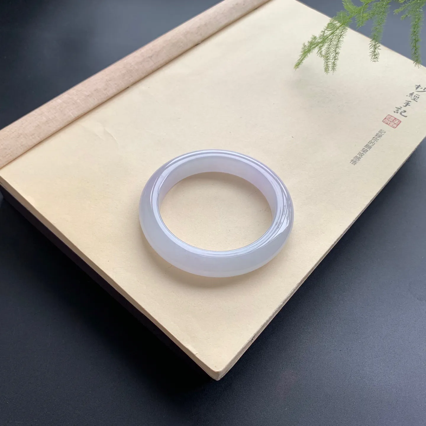 56.6圈口冰正圈手镯 尺寸：56.6-12-9.8，无纹裂，白净光滑，细腻起胶