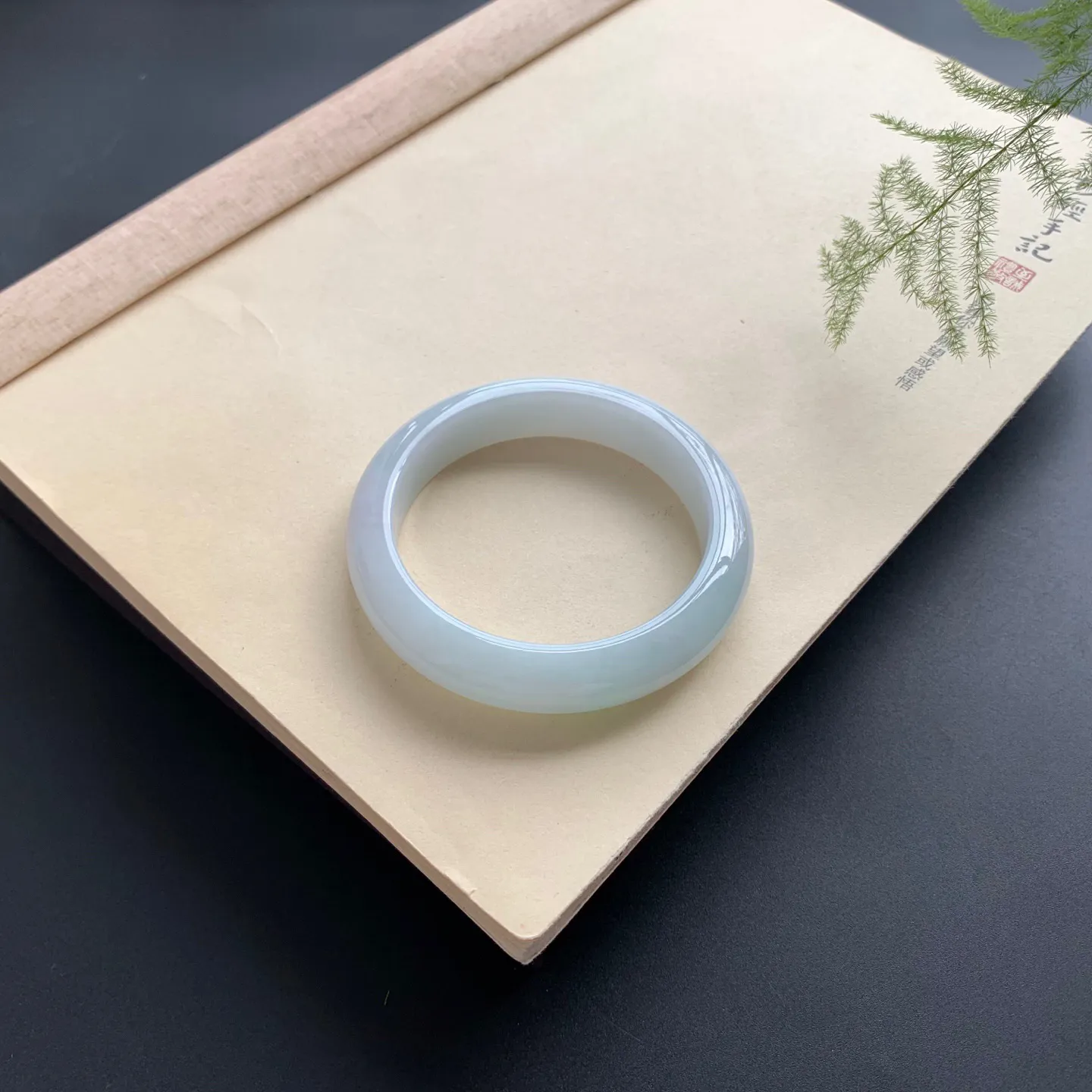 56.8圈口细糯正圈手镯 尺寸：56.8-12.8-9，无纹裂，细腻釉洁，清爽干净