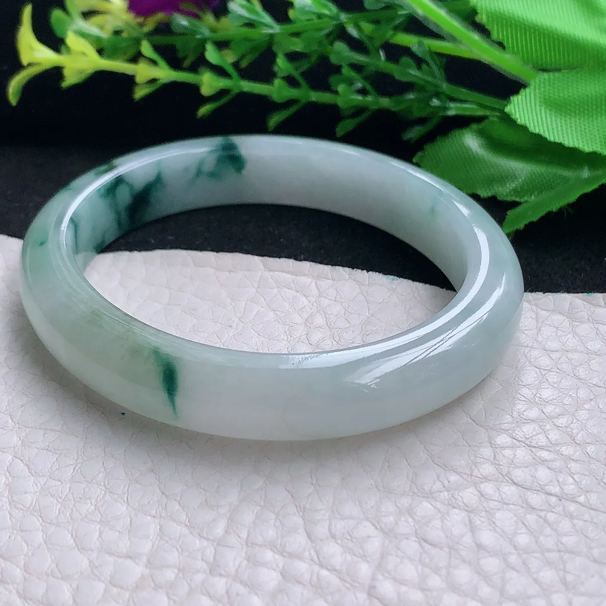 pj自然光54.5*48.6*10*7.5贵妃镯 天然缅甸翡翠a 货冰飘花蛋形宽边玉镯子 玉手环