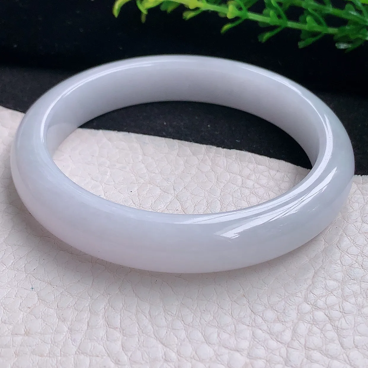 z大圈口60*11.8*8.2平安镯 天然缅甸翡翠a 货白月光宽边玉镯子 玉手环