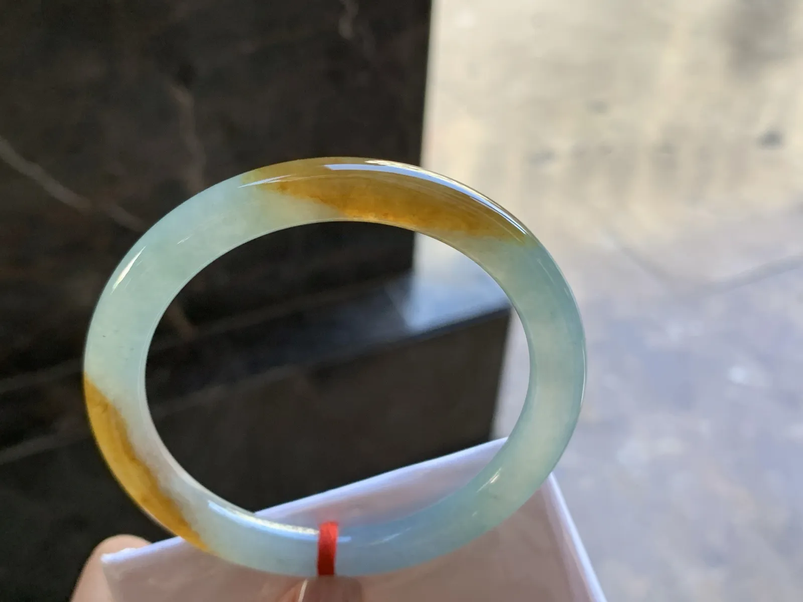 56-8.2

冰黄翡圆条手镯^_^