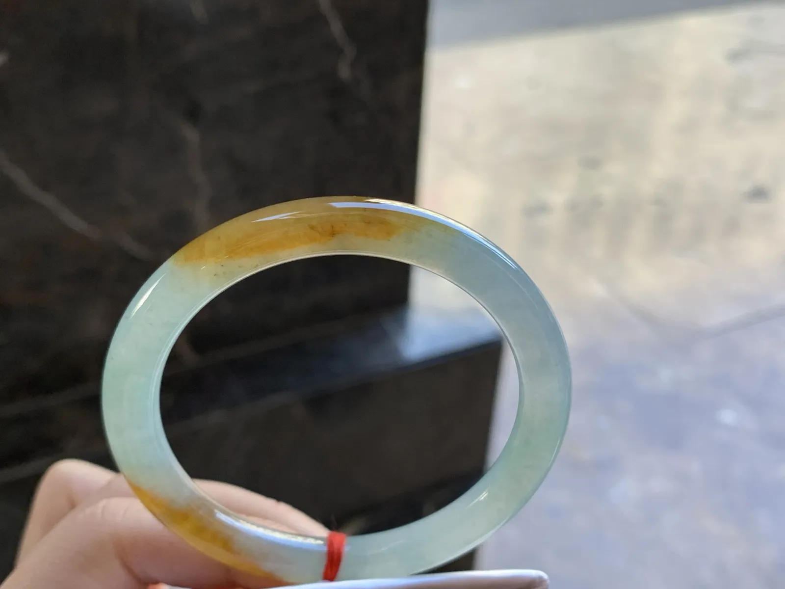 56-8.2

冰黄翡圆条手镯^_^