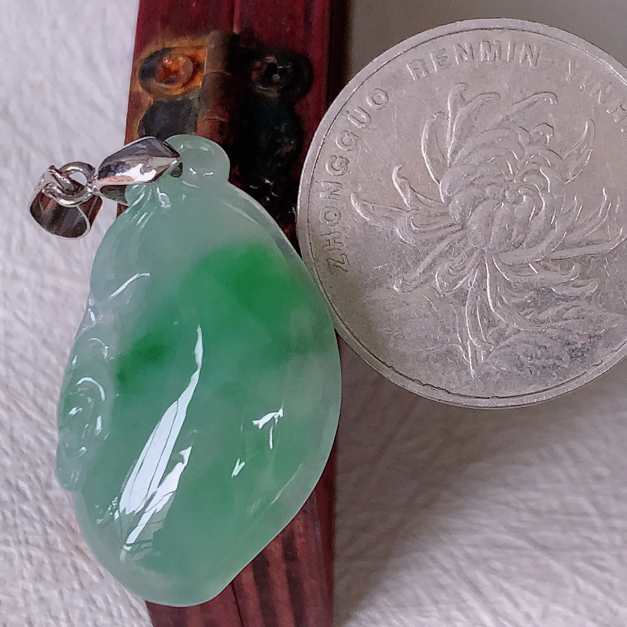 自然光实拍，冰润飘花翡翠招财福瓜吊坠，种老水足，雕工精湛 ，寓意美好，佩戴时尚出众！#46.2