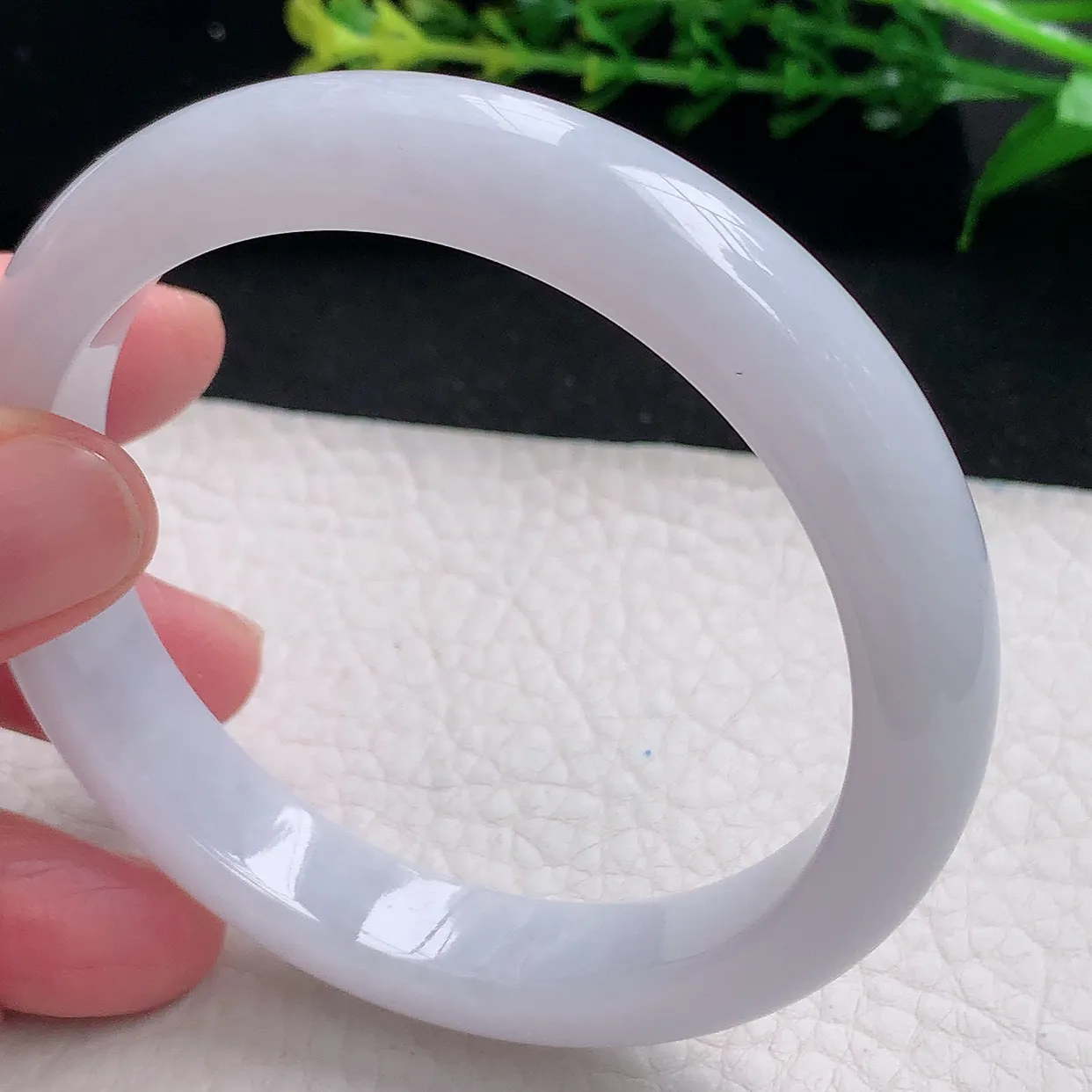 z大圈口60*11.8*8.2平安镯 天然缅甸翡翠a 货白月光宽边玉镯子 玉手环