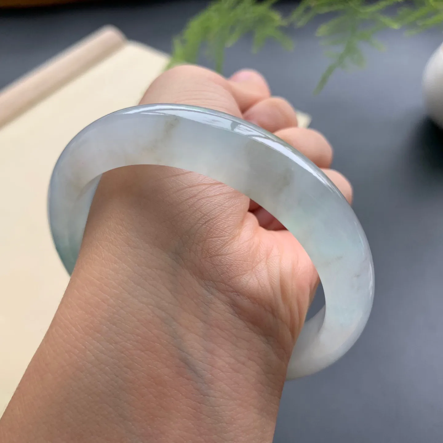 58圈口冰种正圈手镯 尺寸：58-12.2-8.6，无纹裂，水润透亮，胶感十足