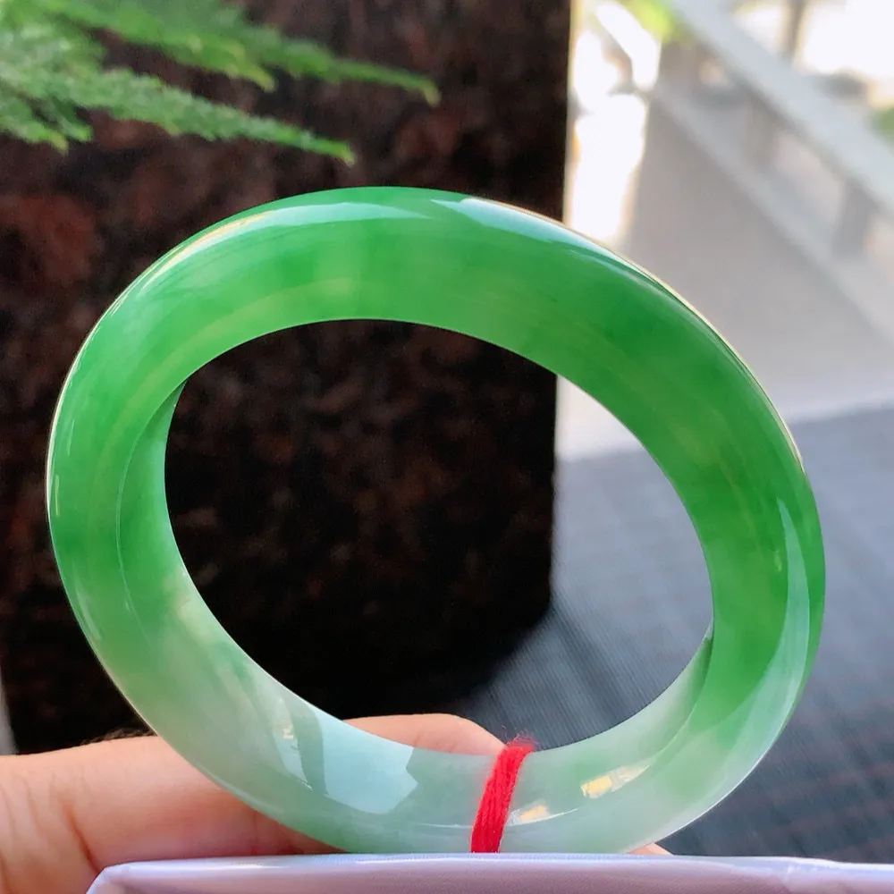 正圈一大圈阳绿 无瑕 尺寸:56.4/12.2/9.4 色好