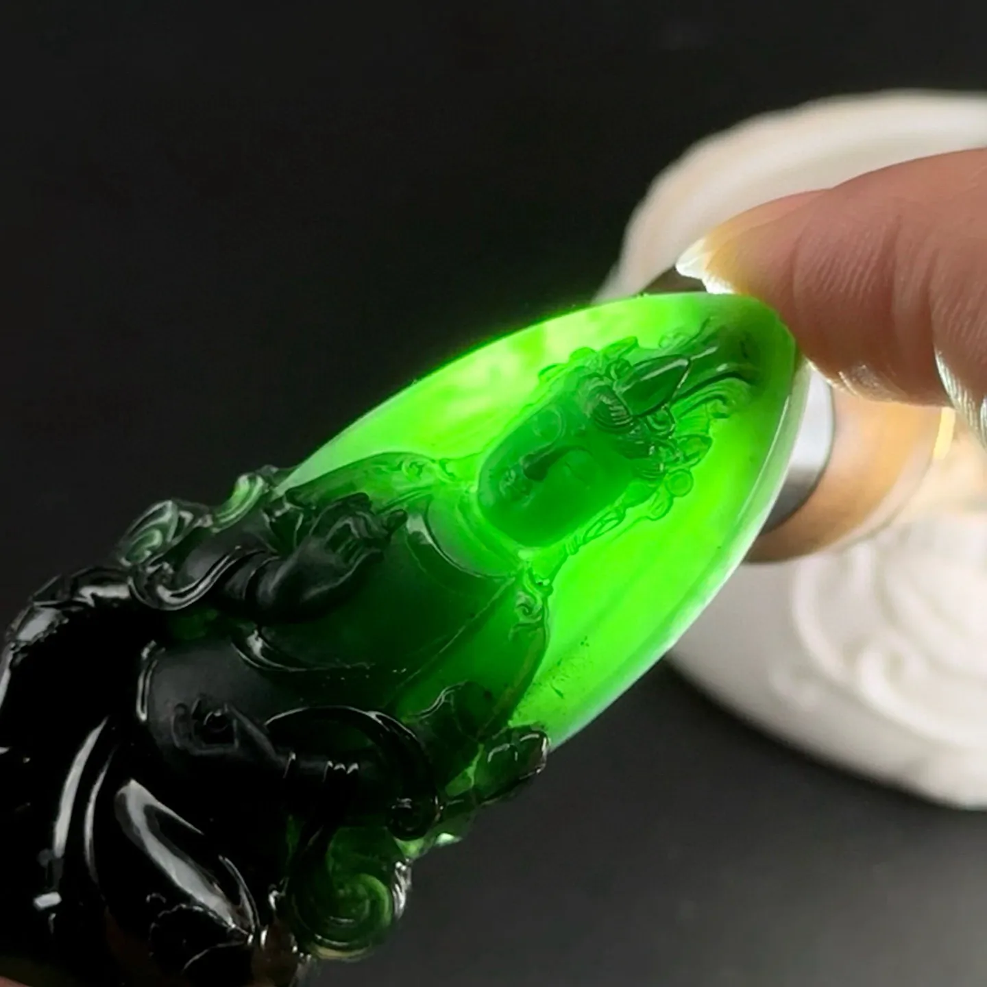 精品墨翠观音 种好色正 黑度极好 打灯通透 油性十足 尺寸60