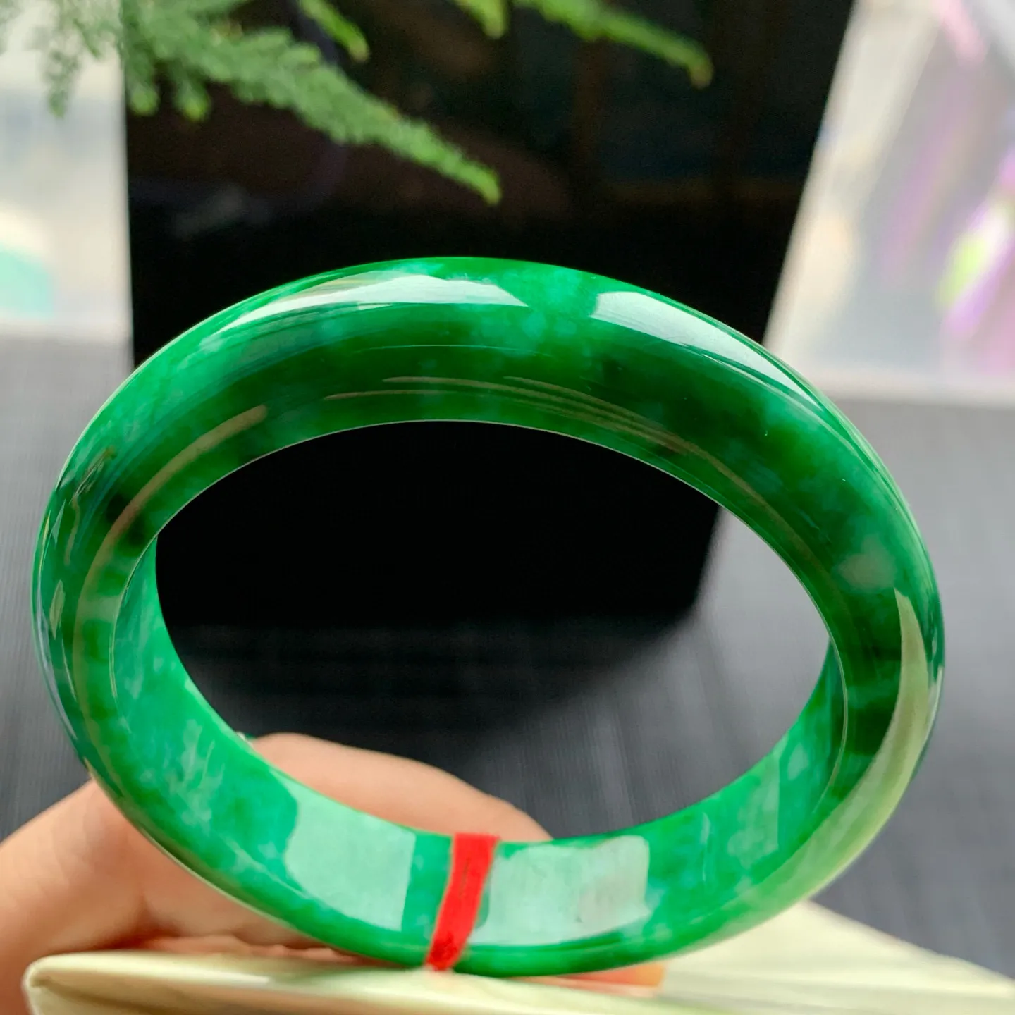 正圈满绿 无瑕 尺寸:57.1/12.3/7.7 满色